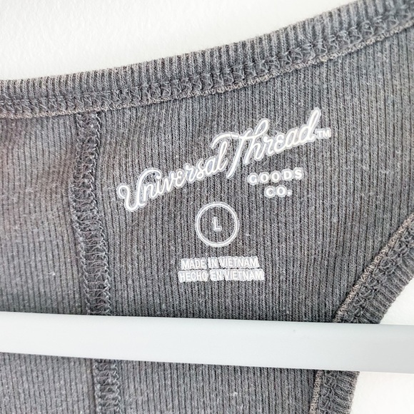 Universal Thred Gray Tank - Picture 2 of 5